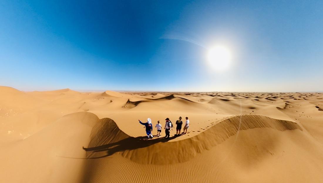 Fravely in der Sahara Wueste in Marokko