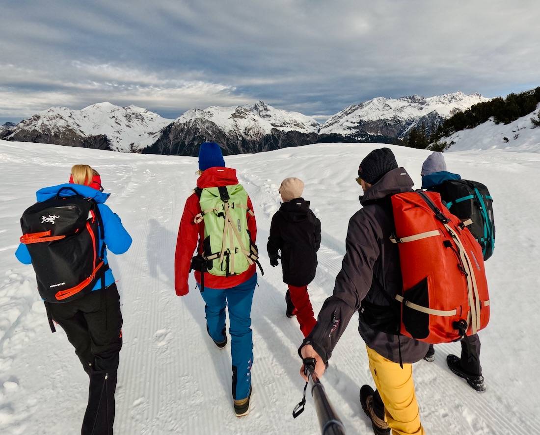Fravely wandert in der Alpenregion Vorarlberg im Schnee