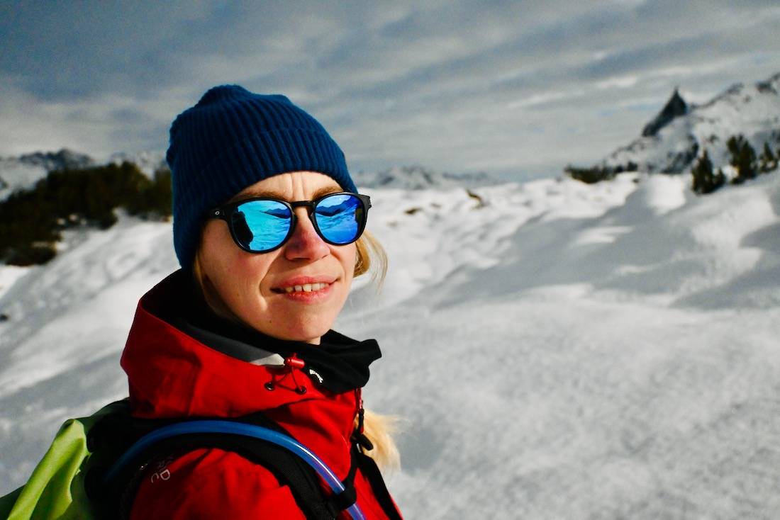 Melanie ist glücklich im Schnee