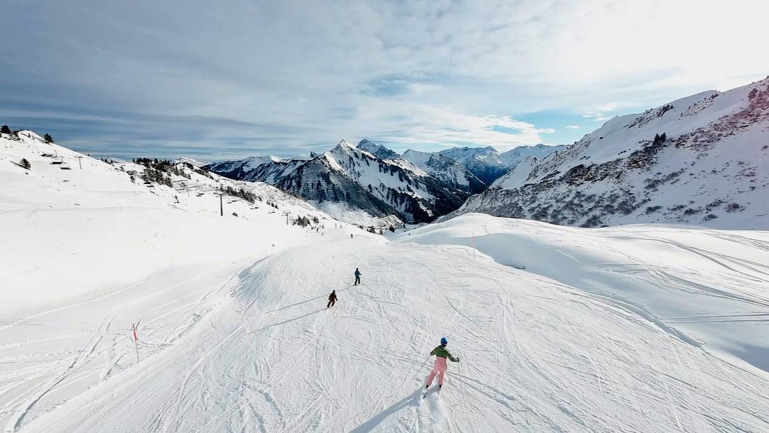 Skifahren auf der Skipiste im Faschina