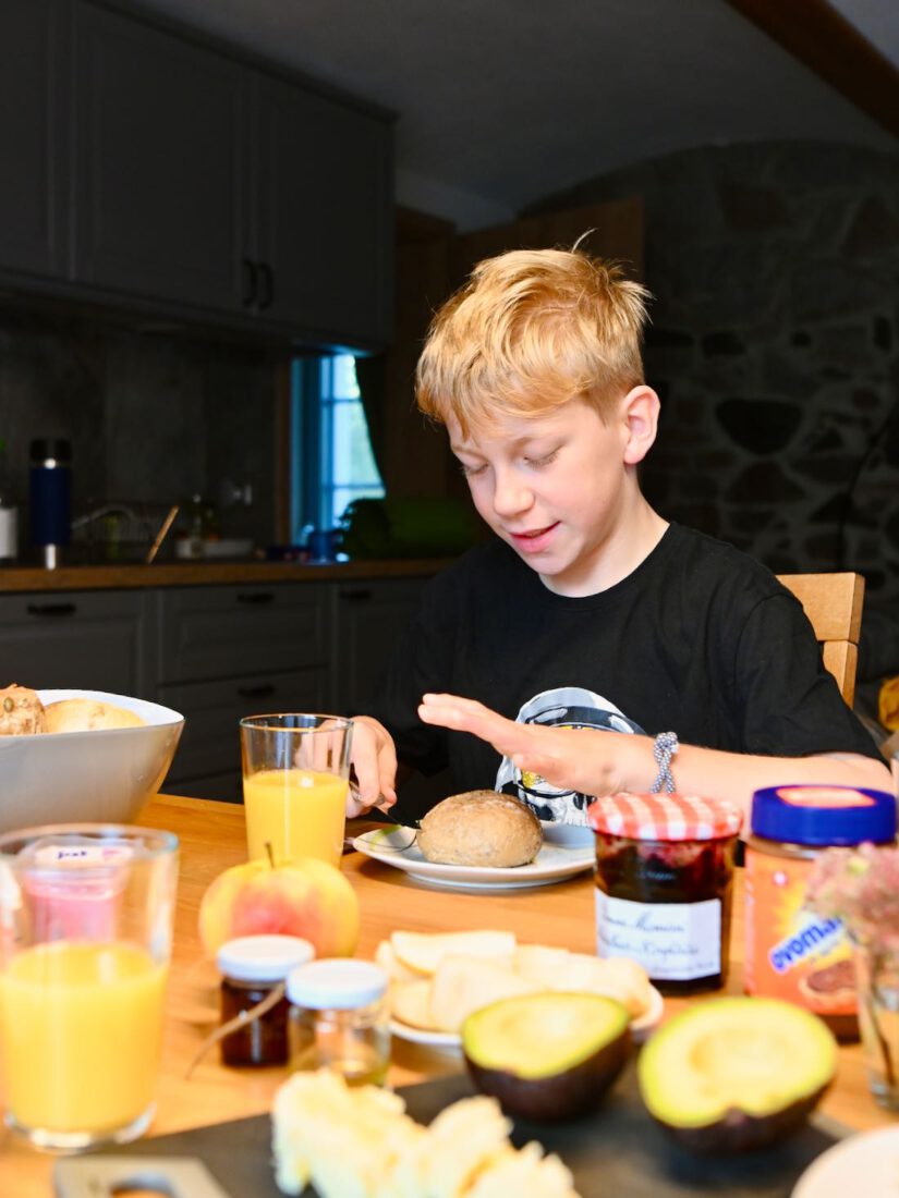 Ben beim Frühstück im Doberschützer Hof