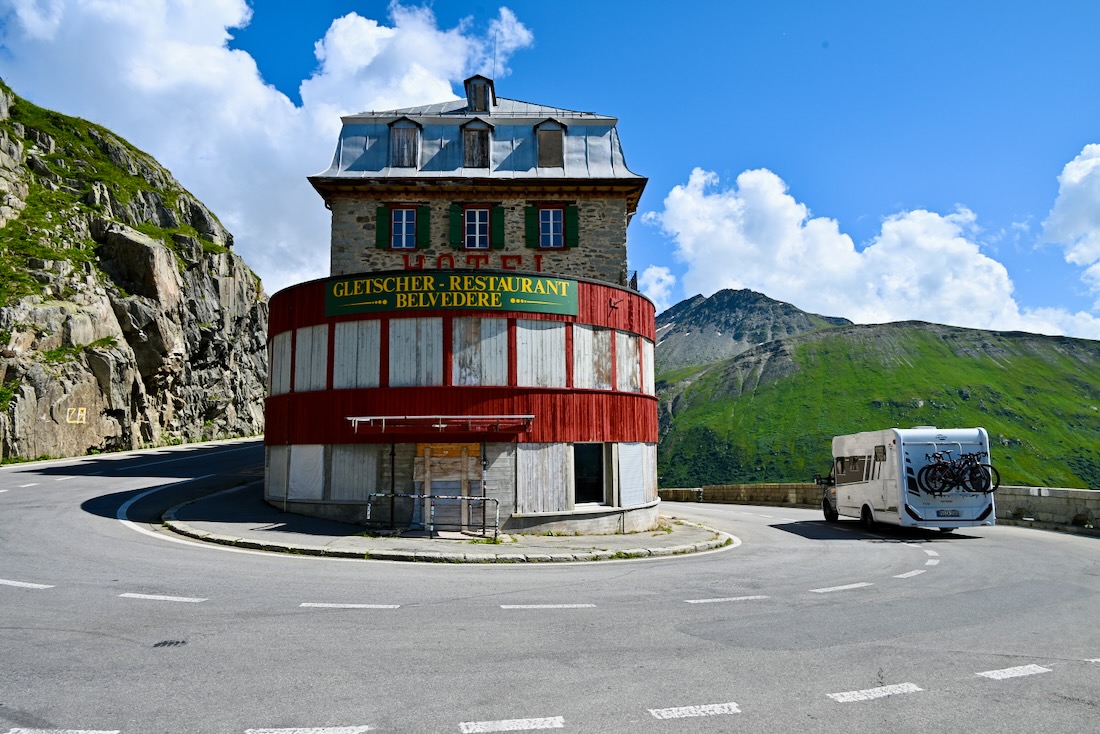 Das Hotel Belvedere am Furkapass und der Carado Camper