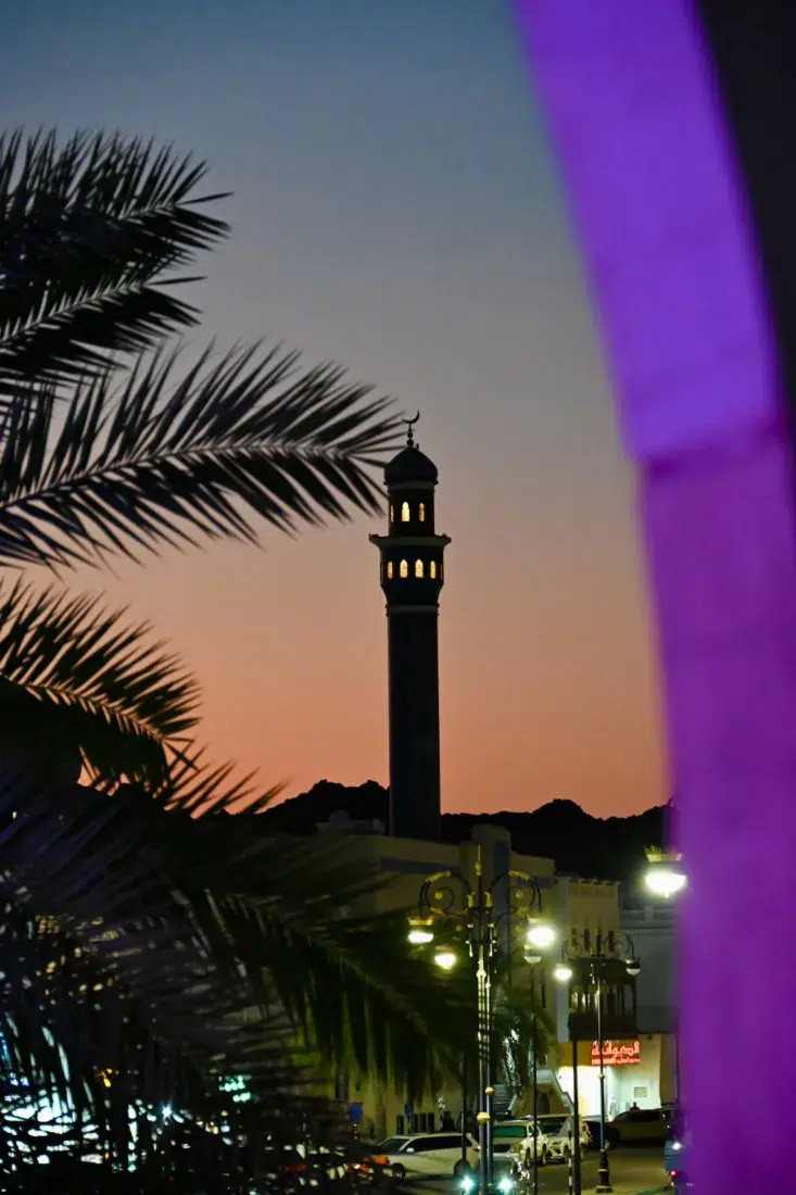 Die Stadt Muscat am Abend