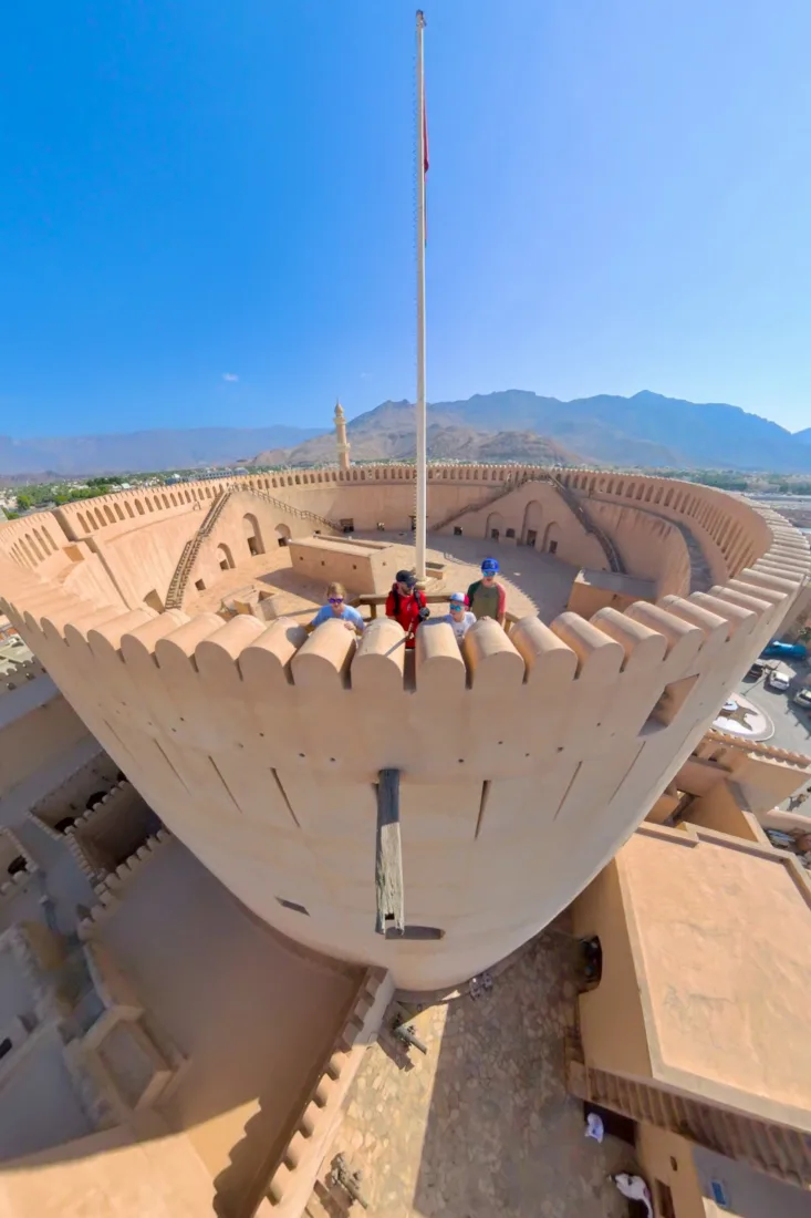 Fravely auf dem Turm des Fort Nizwa im Oman