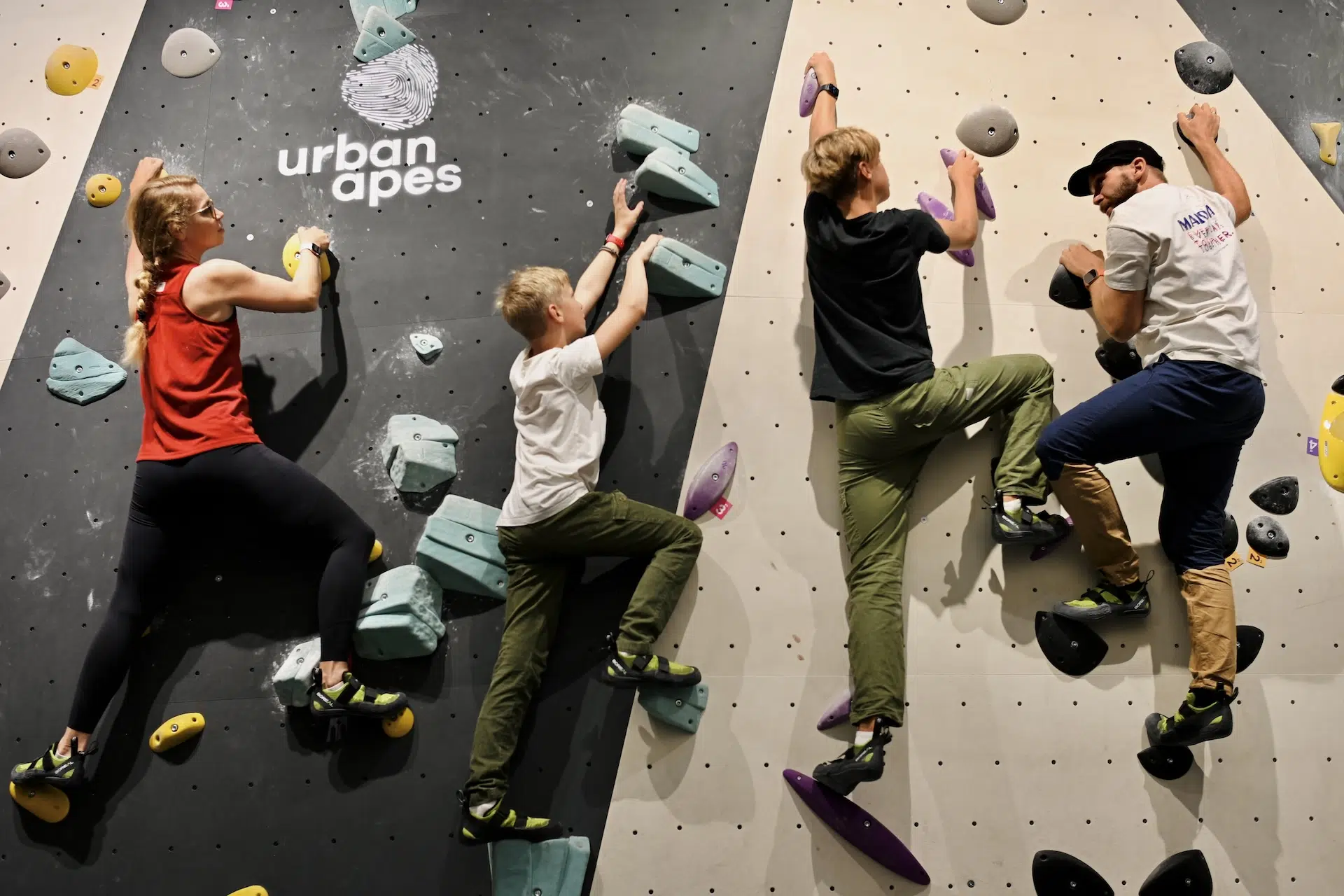 Fravely im urban apes Friedrichshain