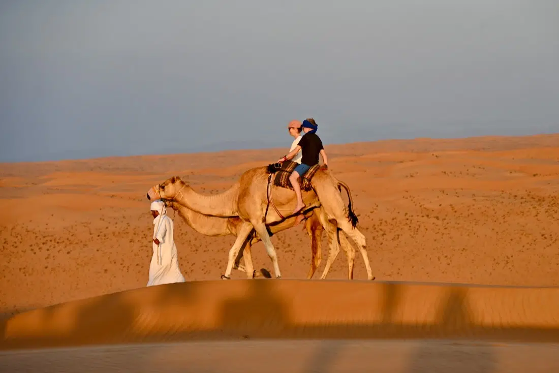 Kamelreiten im Thousand Nights Camp im Oman
