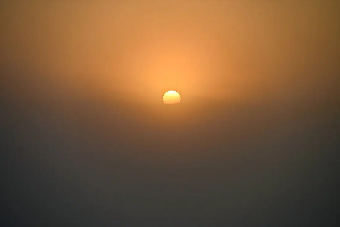 Sonnenaufgang in der Rimal Al Wahiba Wüste im Oman