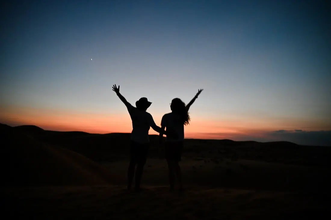 Sonnenuntergang in der Rimal Al Wahiba Wüste im Oman
