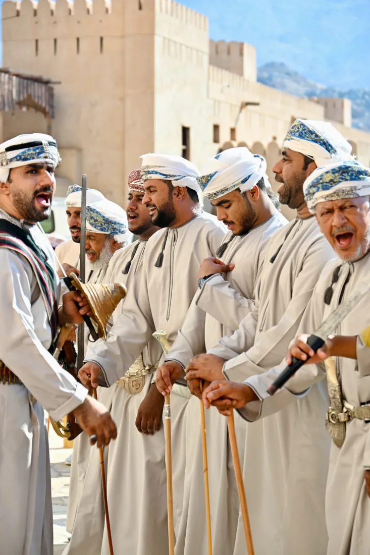 Traditioneller omanischer Männerchor in Nizwa