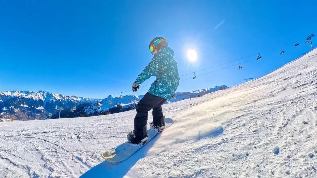 Ben auf derm Snowboard am Erlebnisberg Golm
