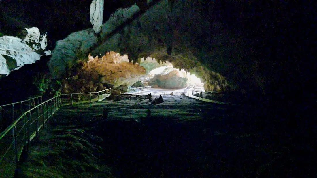 Die Höhle im Francois Legua Reservat