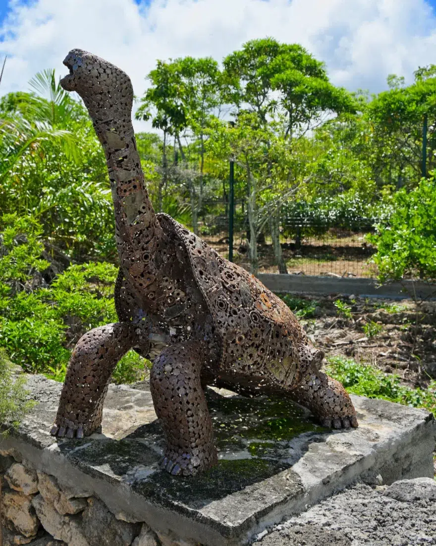 Eine Statue von den früheren Schildkröten auf Rodrigues