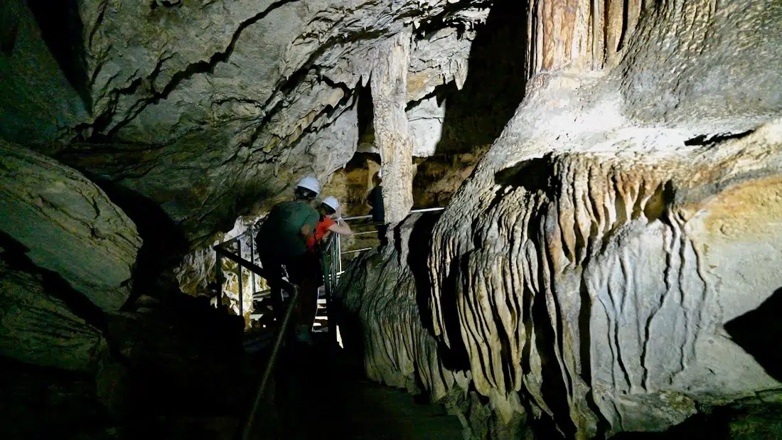 Gang in der Höhle im Francois Legua Reservat