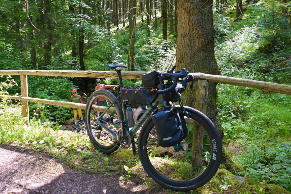 Wir testen die Fidlock Flaschen mit dem TWIST Die innovative Trinklösung für Outdoor- und Fahrrad-Enthusiasten