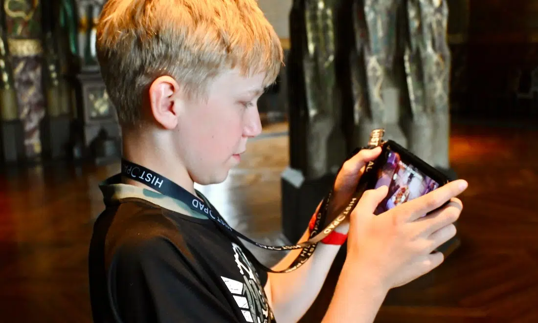 Ben mit dem Histopad in der Albrechtsburg in Meissen