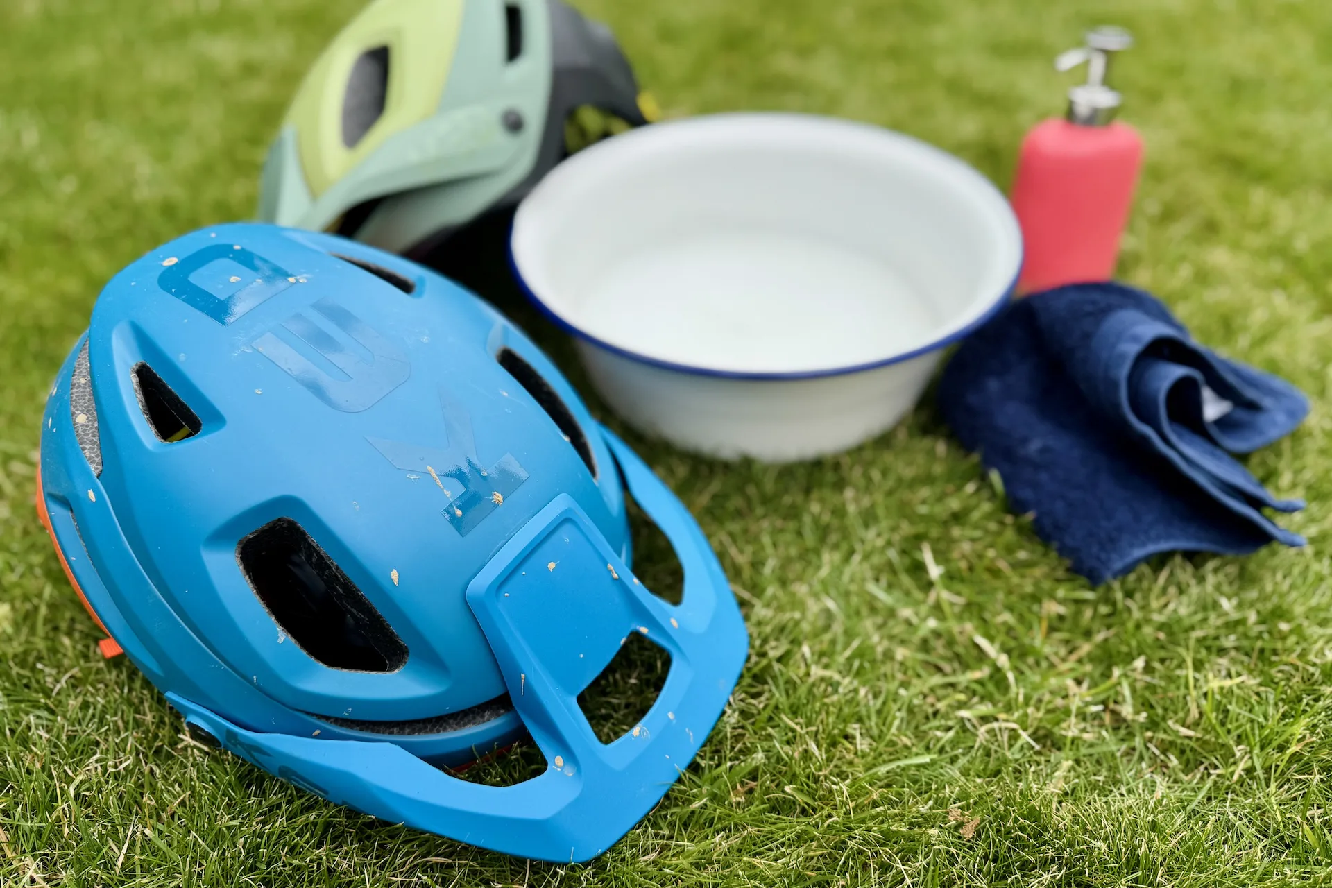 Fahrradhelm richtig reinigen Schritt-für-Schritt-Anleitung für saubere Sicherheit und Pflege