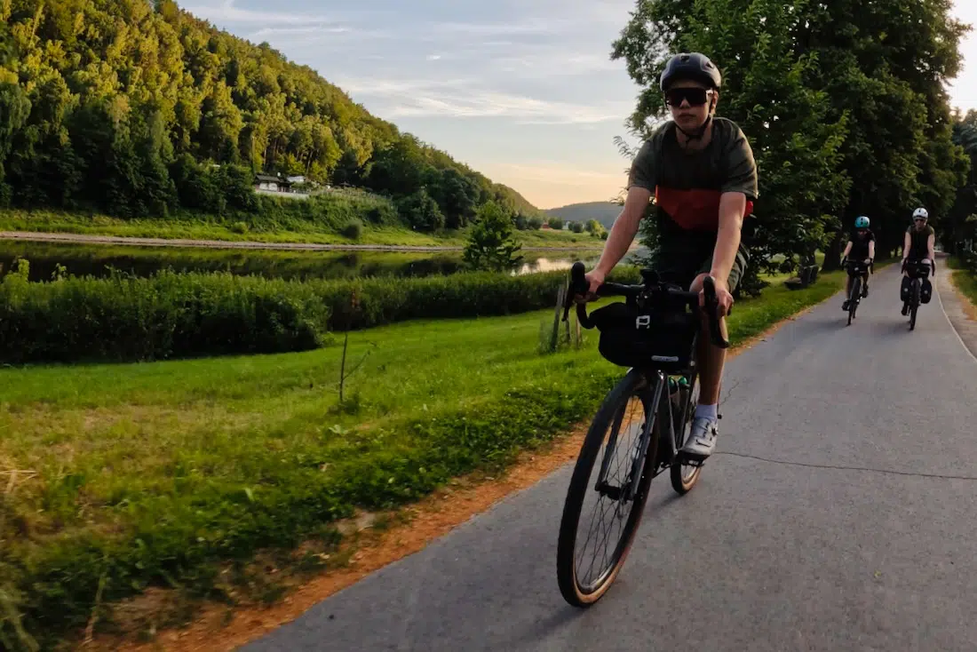 Fravely mit dem Gravel Bike auf dem Elberadweg