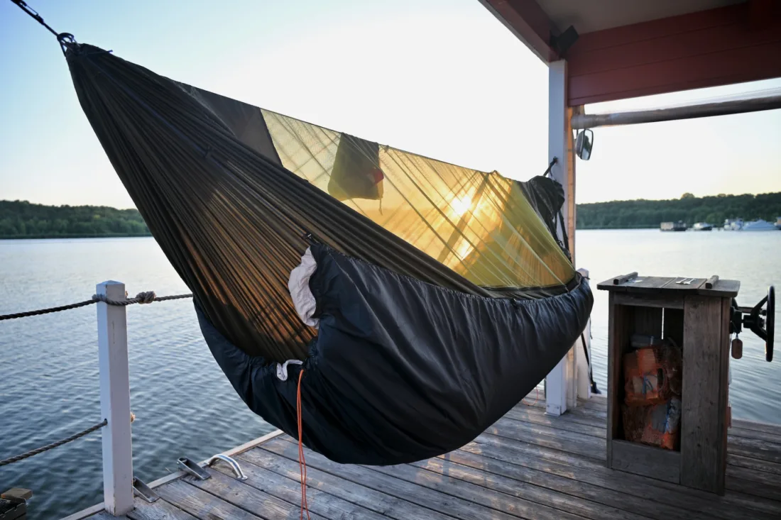 Schlafen unter freiem Himmel – Unser Erlebnis mit der Ticket to the Moon Hängematte und dem Moonquilt