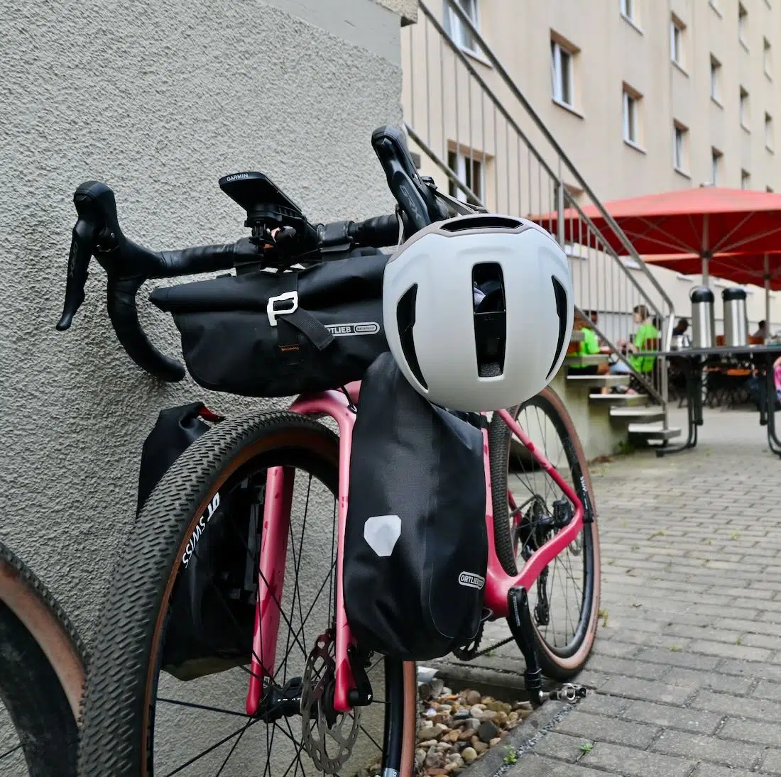 der Reach KED AR1 Fahrradhelm am Gravelbike