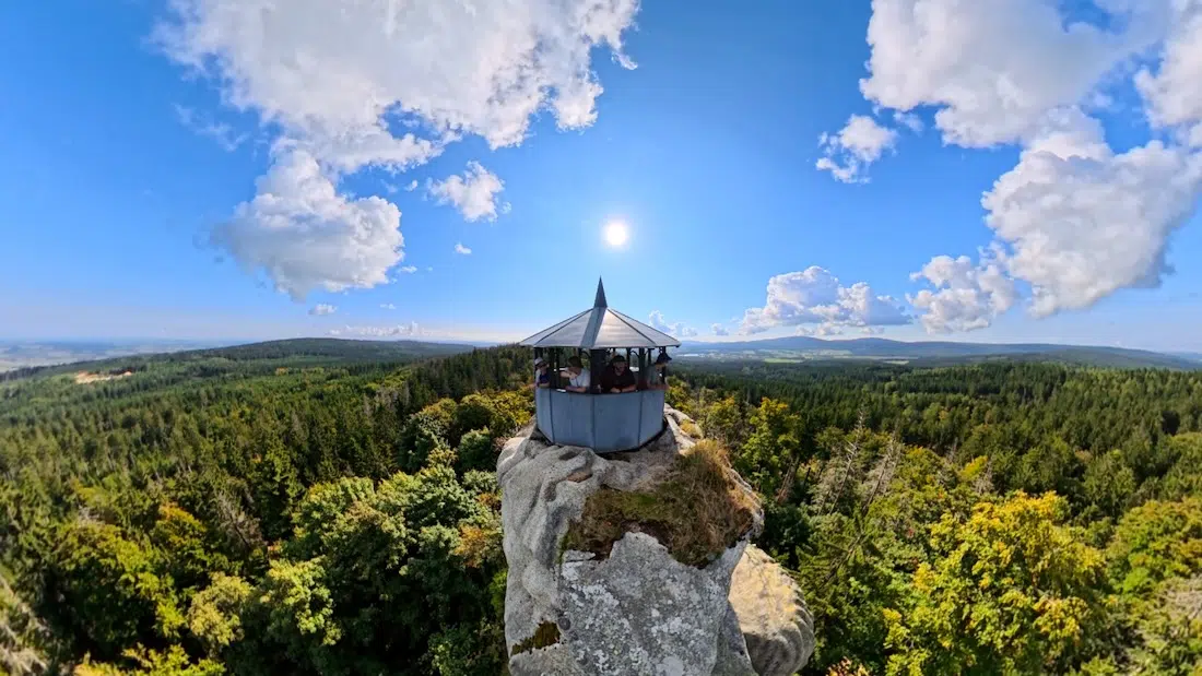 Der Aussichtsturm Schüsselfels im Fichtelgebirge