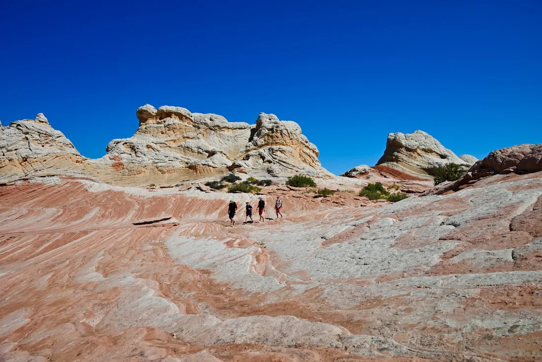 Fravely laufen durch das White Pocket in Arizona