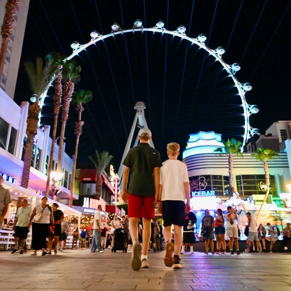 Wir laufen zum High Roller in Las Vegas