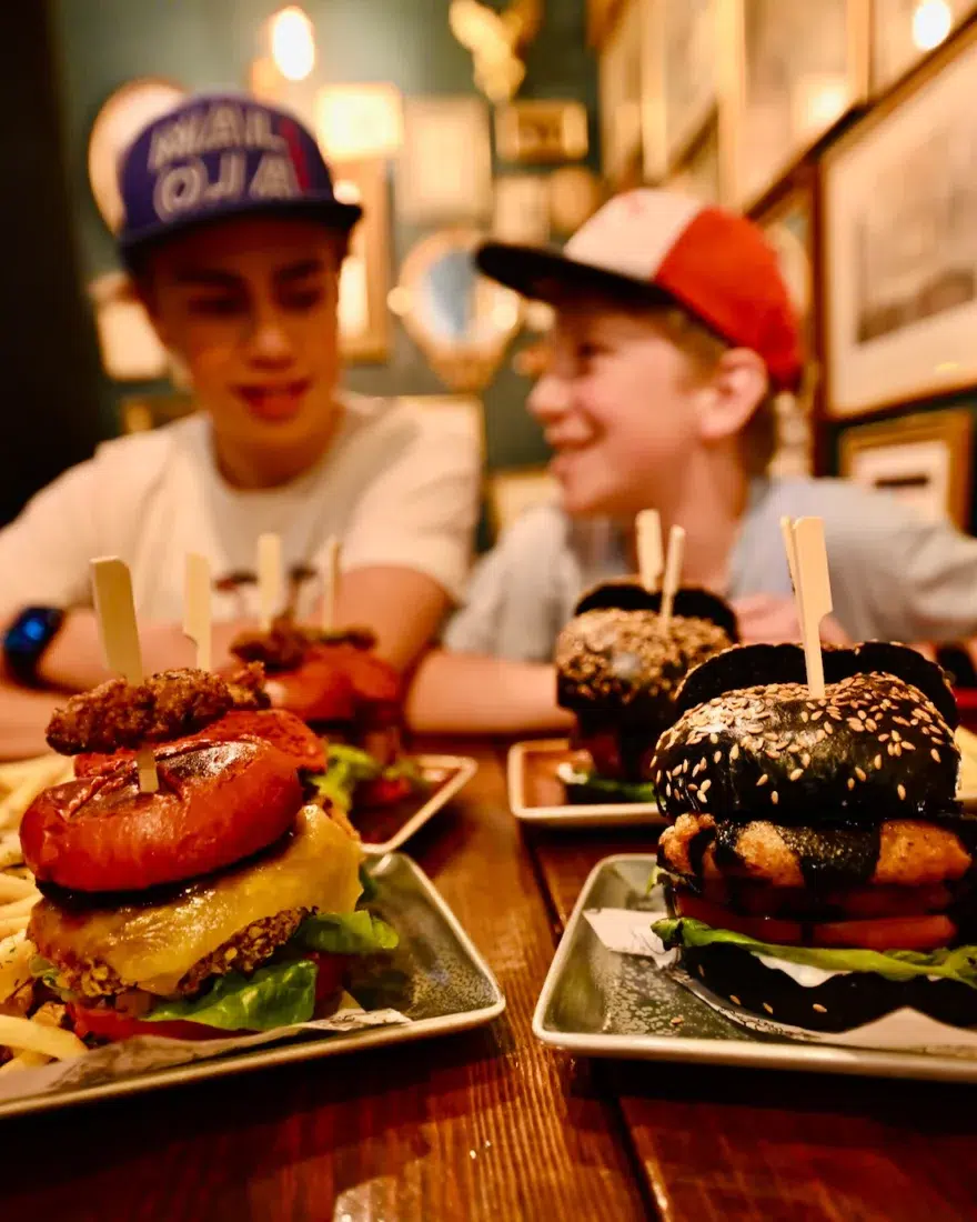 Burger im Church - Temple of Fun