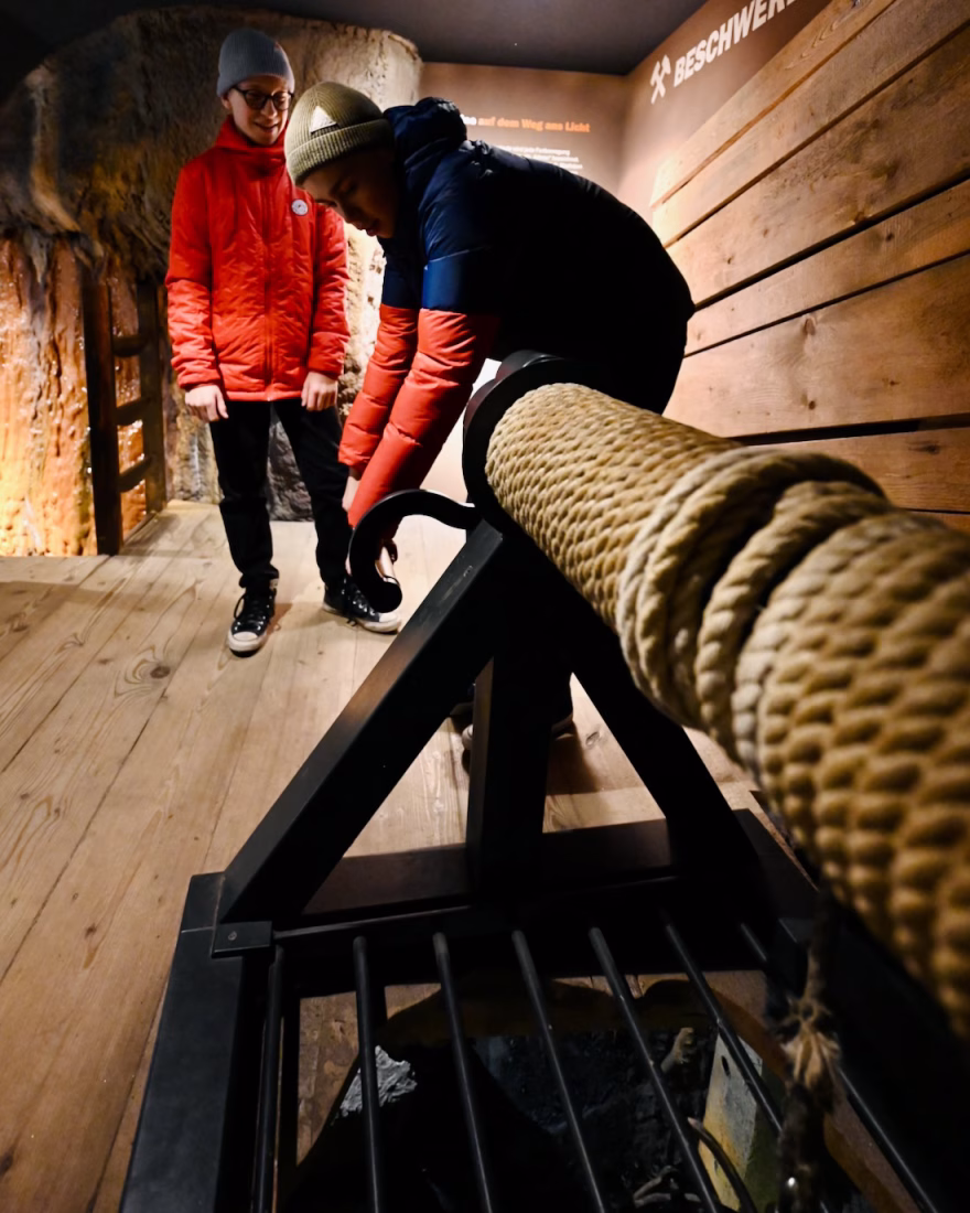 Flo und Ben im Grottoneum in Saalfeld in Thüringen