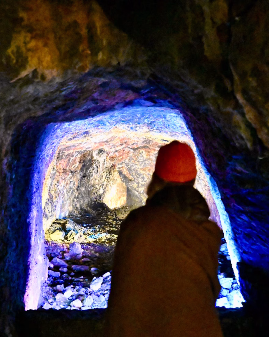 Melanie in den Saalfelder Feengrotten in Thüringen