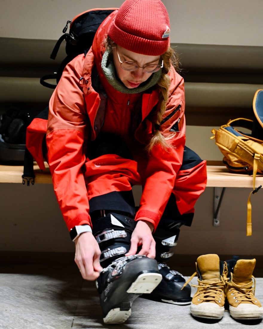 Melanie im Skiverleih der Skischule Nordbayern