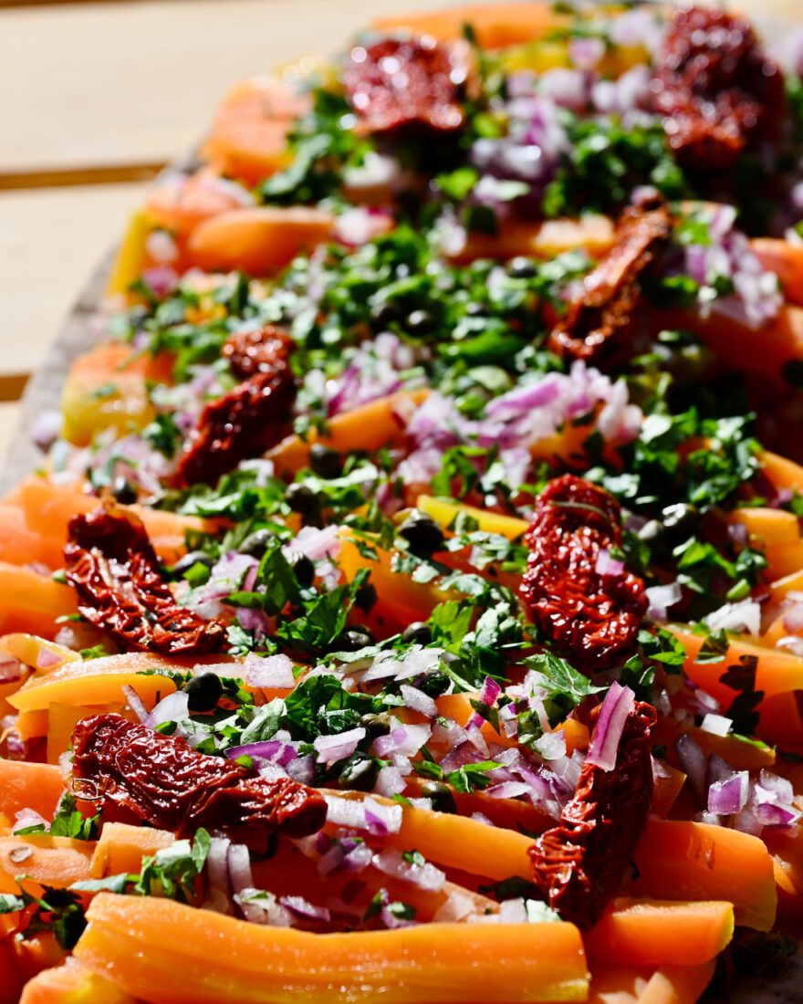 Salat zum Mittag im Camp in der Sahara von Bonheur Voyages