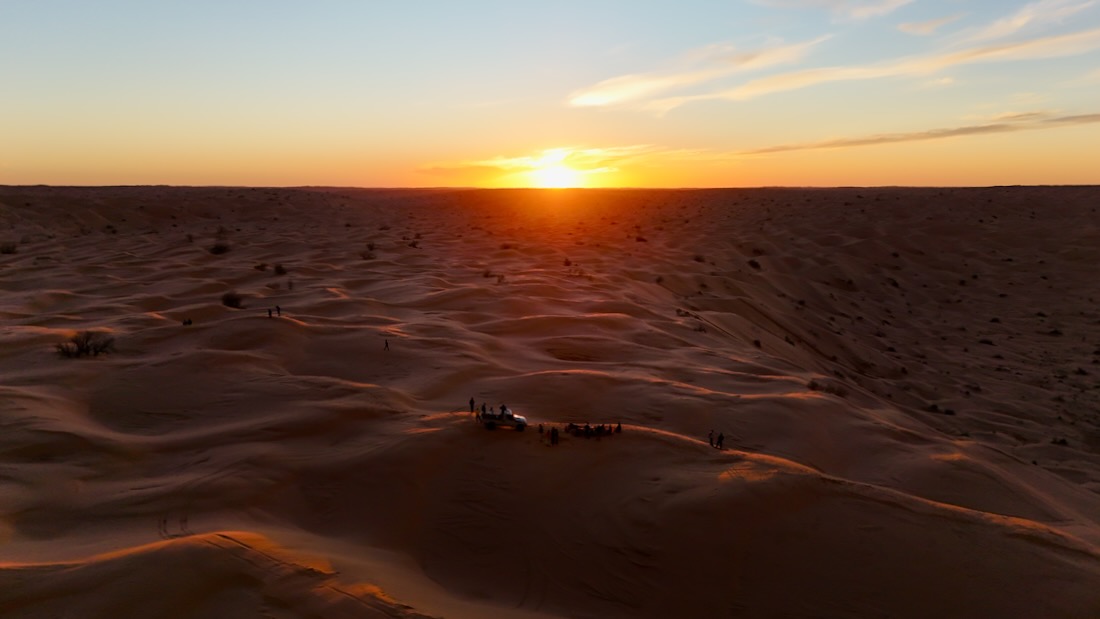 Sonnenuntergang in der Sahara am Lac Houidhat in Tunesien