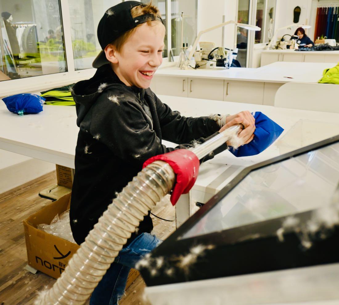 Ben füllt sein eigenes Kissen