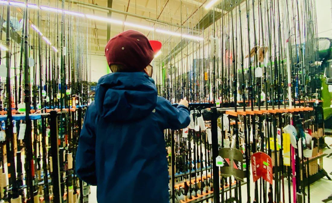 Ben kauft eine Angel