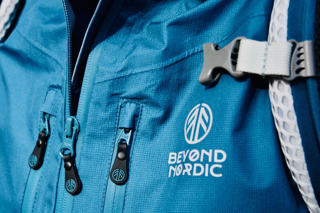Beyond Nordic - Jacke blau Logo