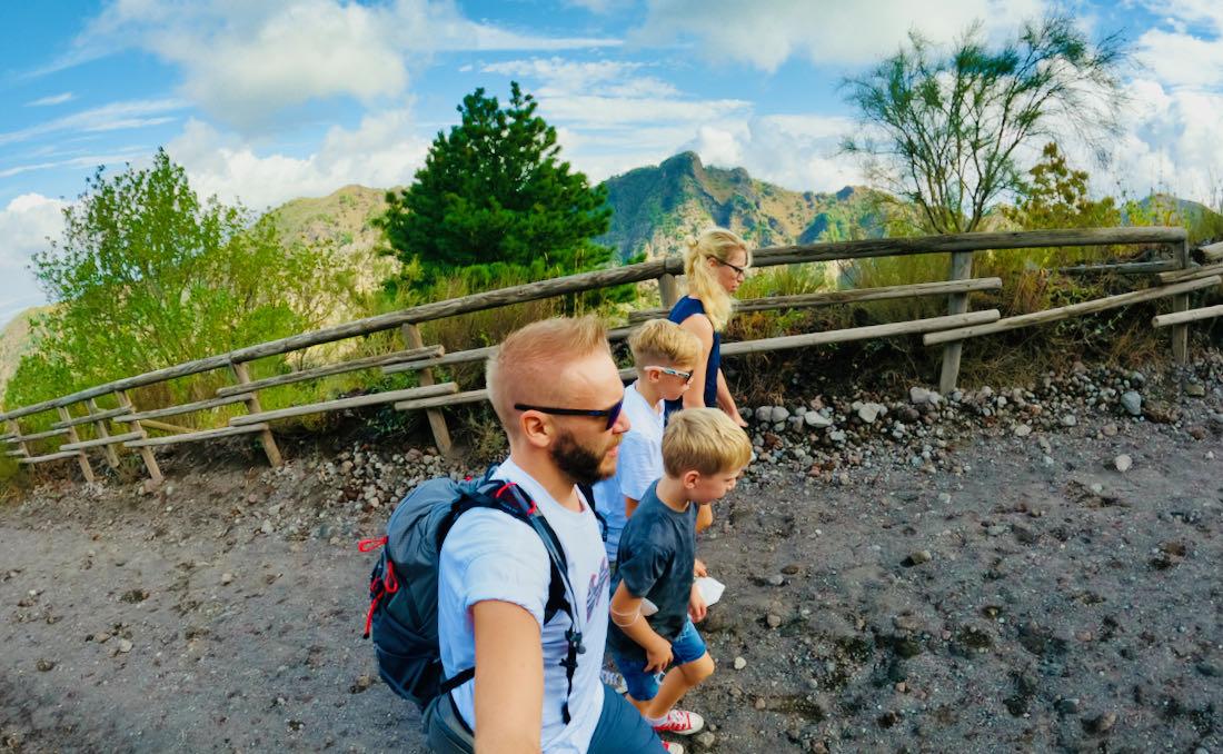 Der Weg hinauf zum Vesuv