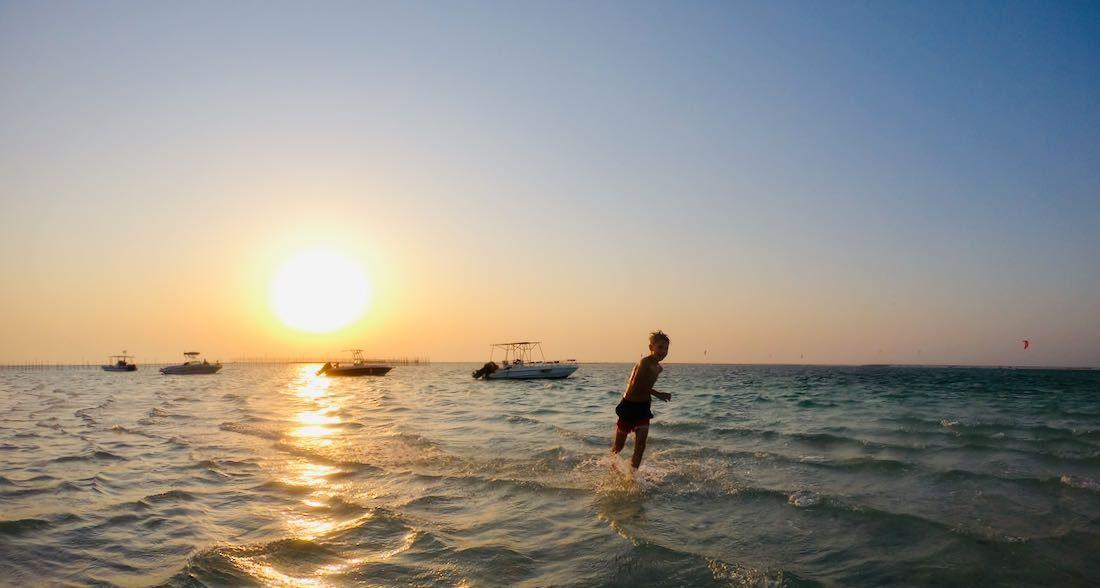 Flo am Strand in Abu Dhabi