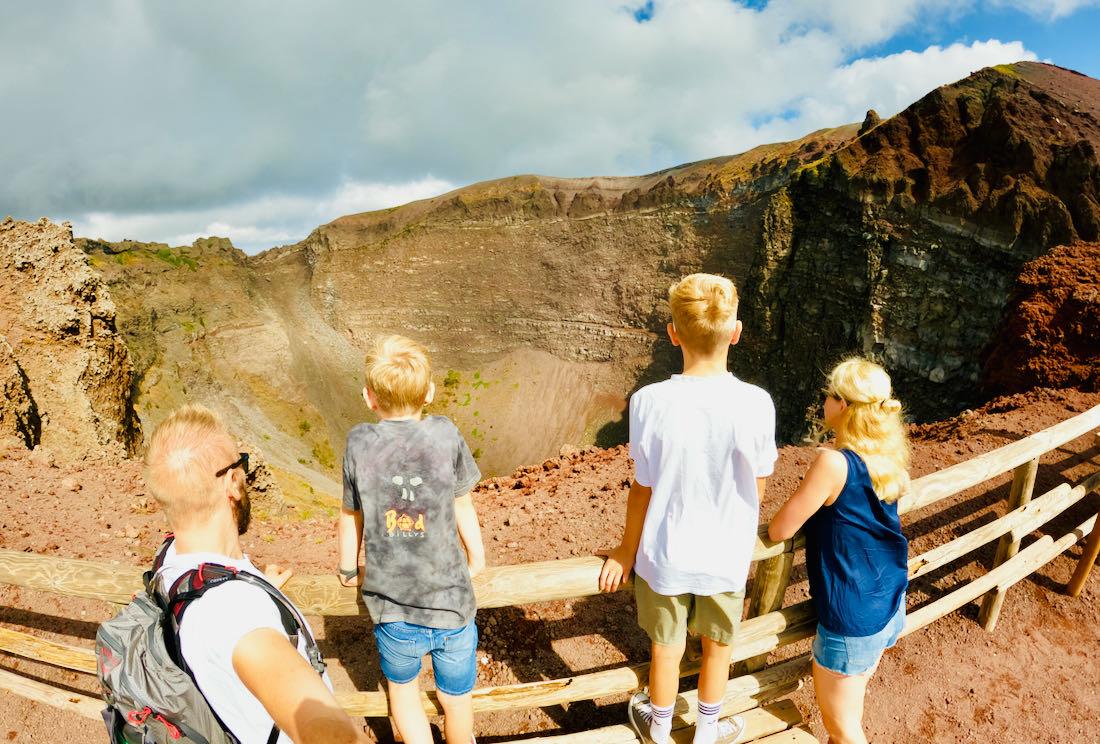 Fravely am Krater vom Vesuv