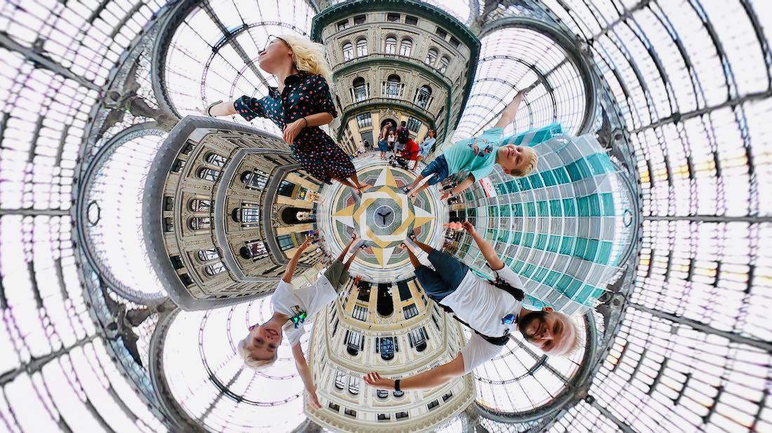 Fravely in der Galleria Umberto