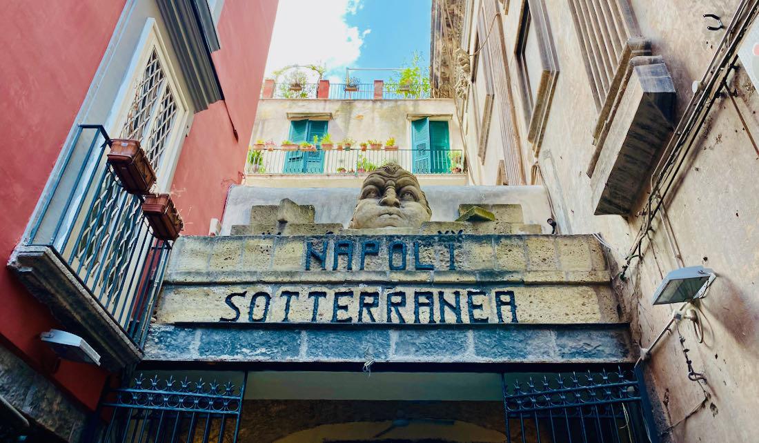 Napoli Sotterranea - Der Eingang zum Untergrund
