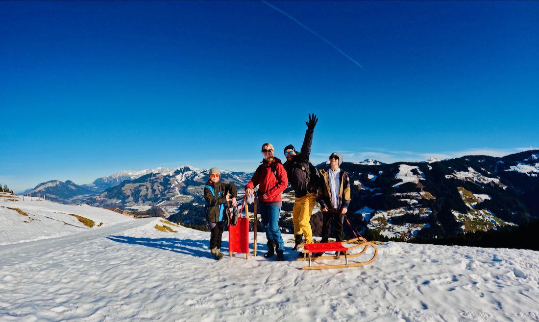 Rodeln auf der Haagalm und dahinter die Hohe Salve