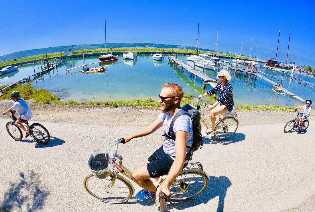 Fravely auf dem Fahrrad in Piran